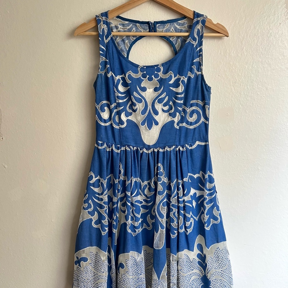 Elegant Blue and White Sleeveless Dress